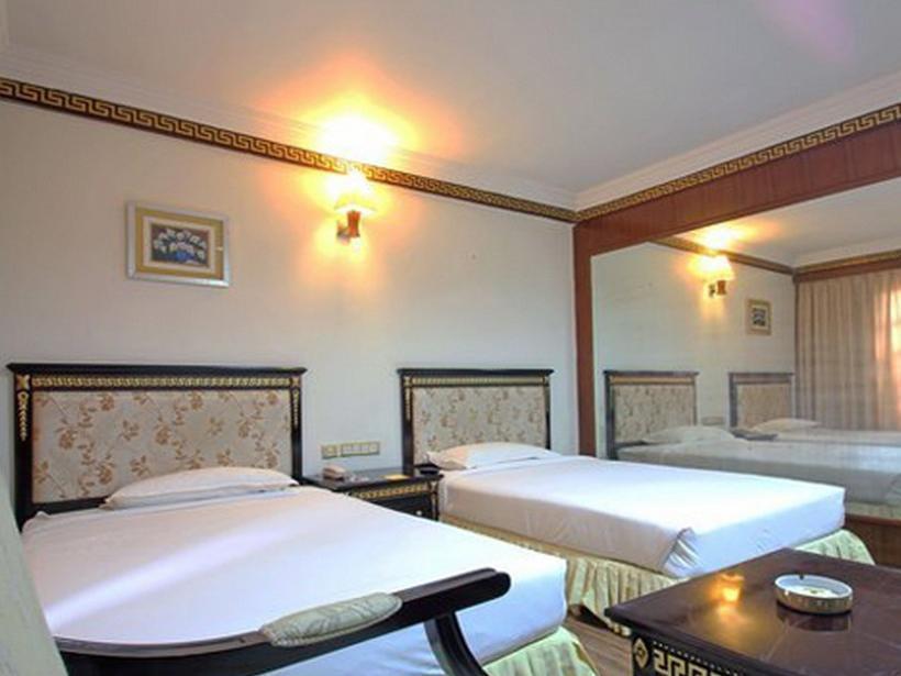 The Shelton Grand Hotel 班加罗尔 外观 照片